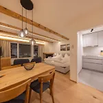 New Premium With Efireplace, Pool & Sauna Apartman St. Moritz