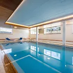 New Premium With Efireplace, Pool & Sauna *