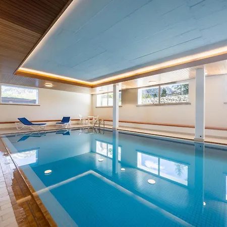 New Premium With Efireplace, Pool & Sauna *