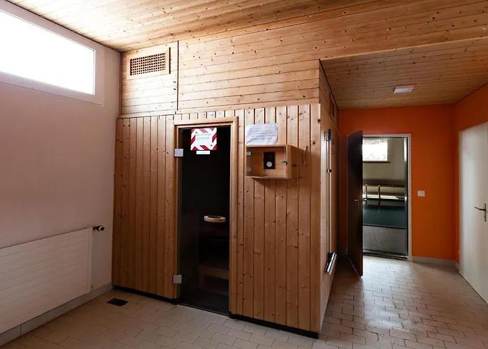 New Premium With Efireplace, Pool & Sauna *