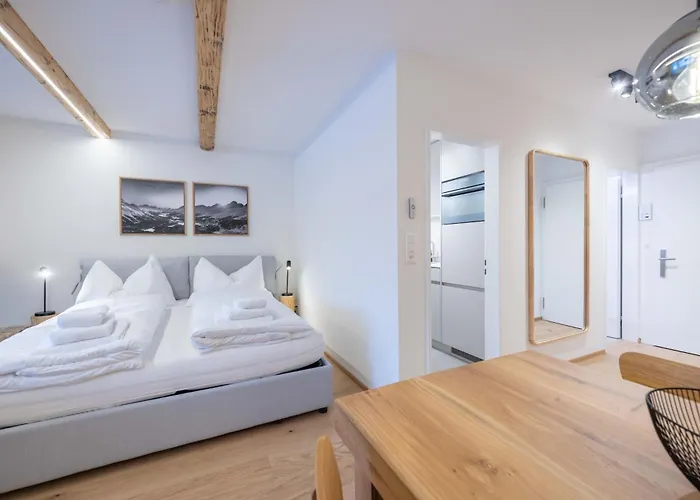 New Premium With Efireplace, Pool & Sauna *